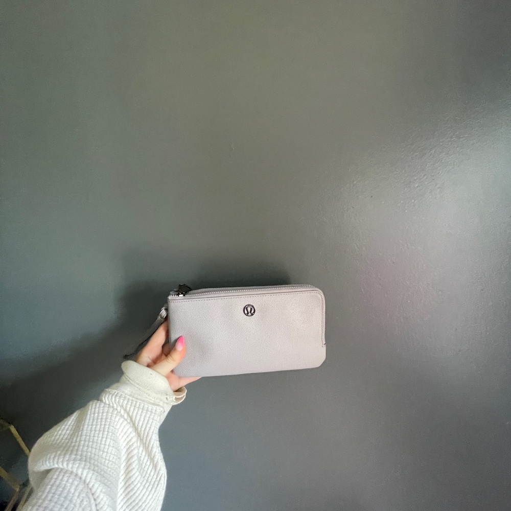lululemon wristlet